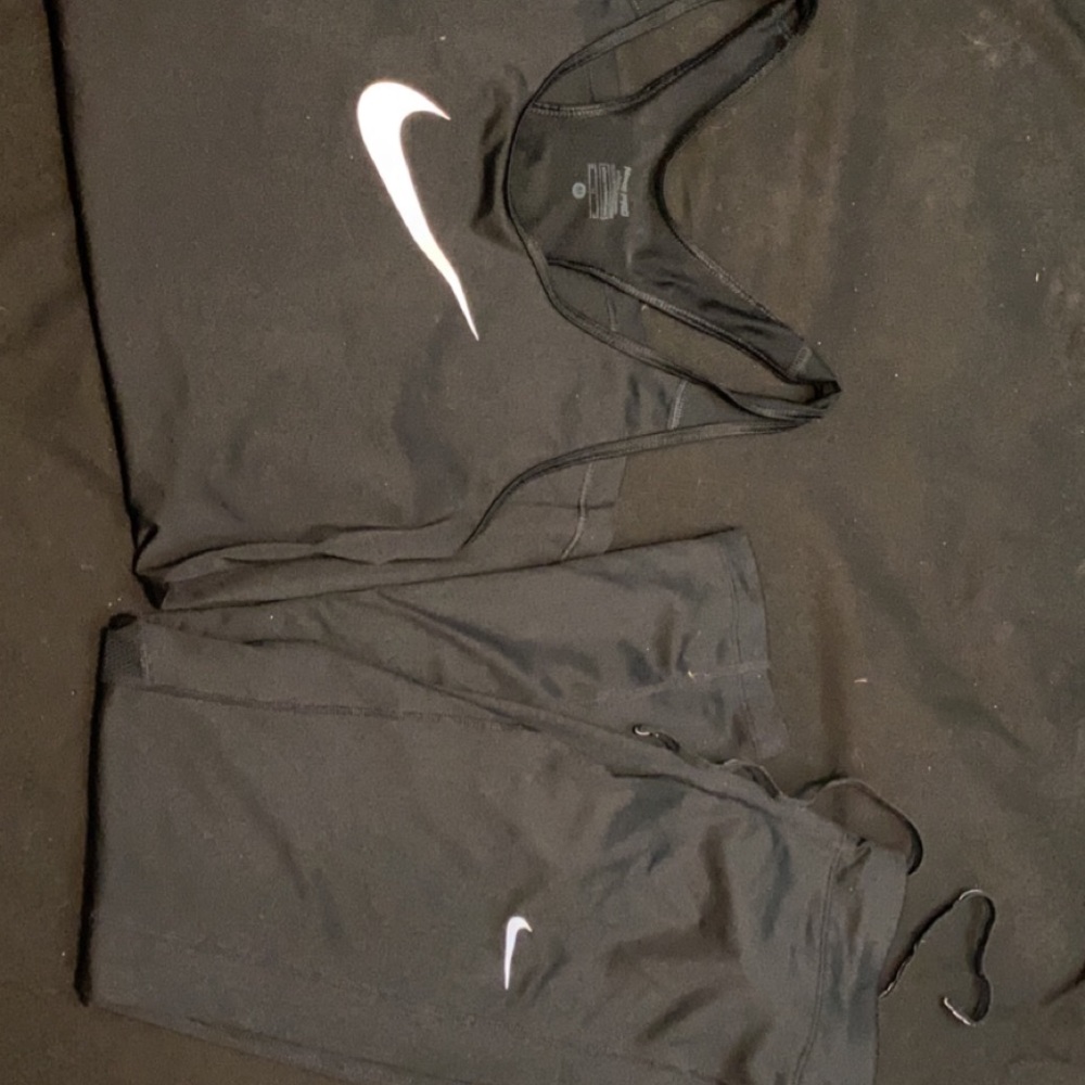 Women’s Nike tank and Leggings